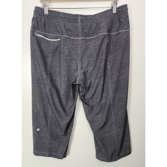 Lululemon Women's Sz. 12 Grey Lightweight Pull On Capri Pants - Picture 4 of 6